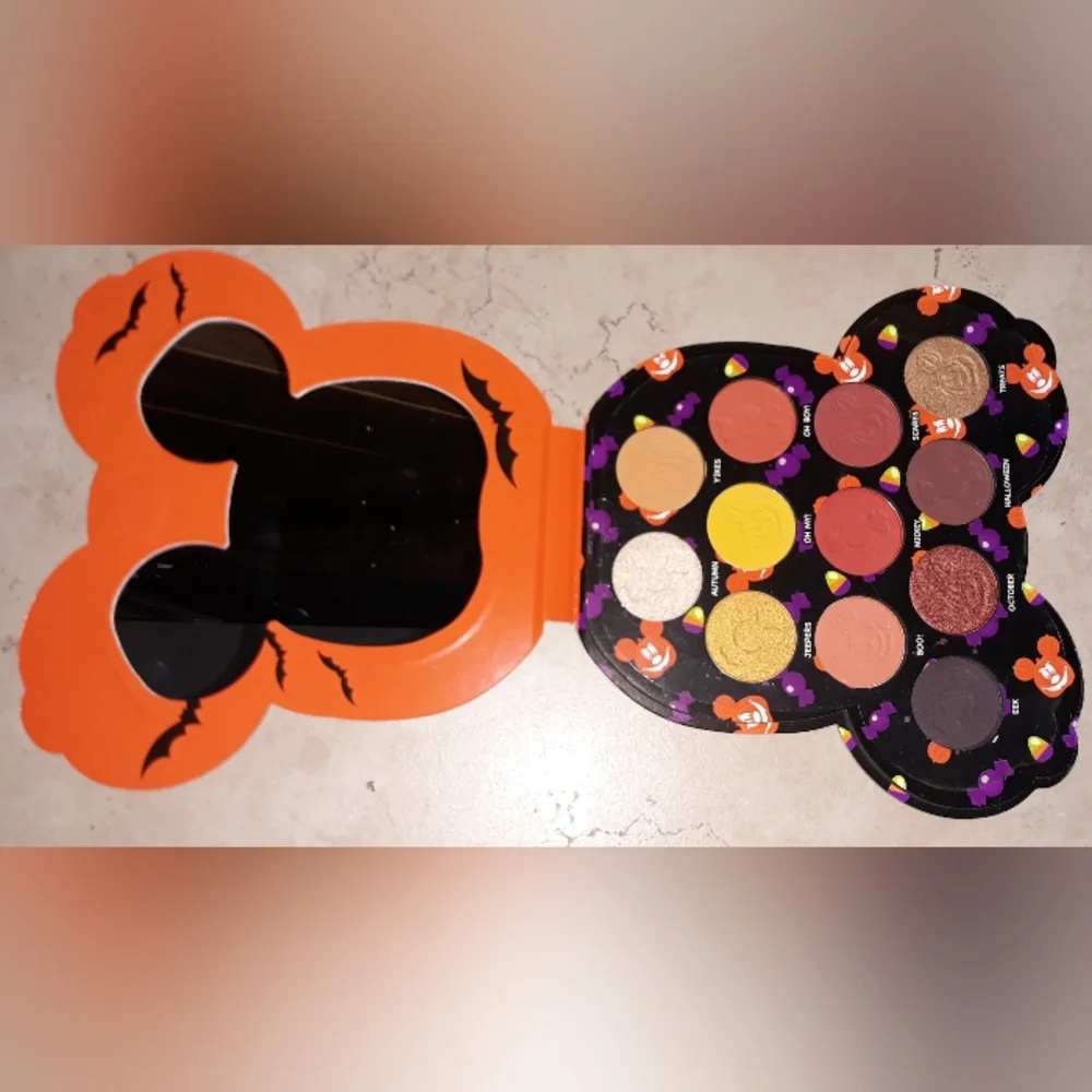 Disney  Mickey Mouse Halloween Pumpkin Eyeshadow & Highlighter Palette - Picture 4 of 5